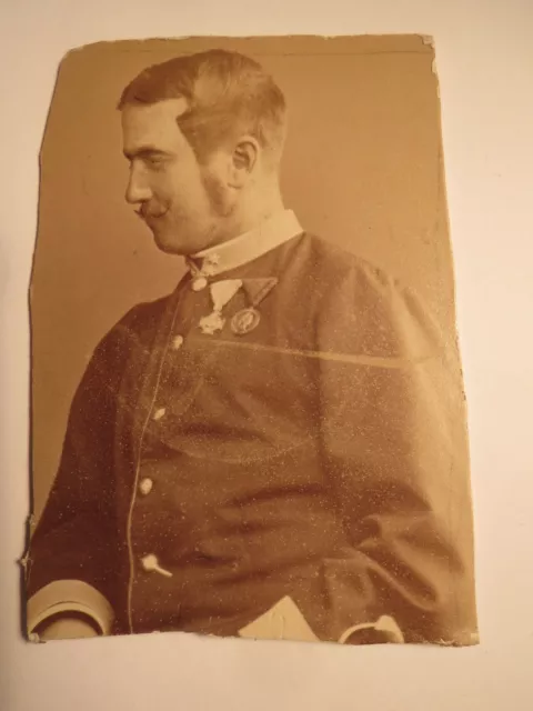 wohl Österreich - Soldat in Uniform mit 2 Orden - Portrait / CDV