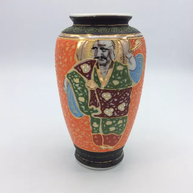 Vase en faïence de Satsuma à décor de scène traditionnelle XXème