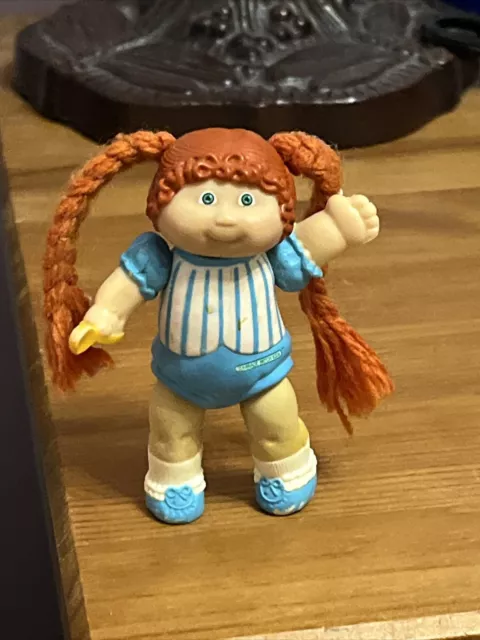 Süßer Vintage Kohlaufnäher Kinder beweglich Minifigur Ingwer Mädchen mit Löffel