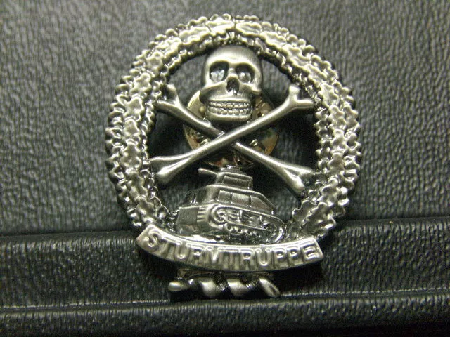 Pin Sturmtruppe Totenkopf Panzer Abzeichen - 3,5 x 3 cm