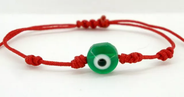 Pulsera amuleto " ABRIL" charm conector ojo turco  verde e hilo rojo