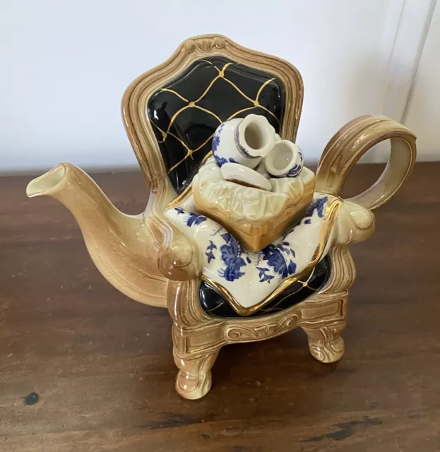 Royal Doulton Overstuffed Chair Teapot REAL OLD WILLOW - 1998 Cardew Design