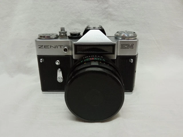 Macchina fotografica russa USSR Zenit EM con obiettivo Helios-44M f/2 58mm