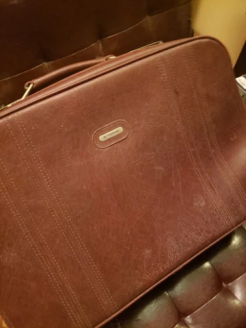 Vintage Samsonite Suitcase. Luggage Size 24 X 6 X 16.