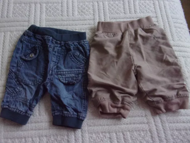 lot de 2 pantalons doublés taille 3 mois   TRES BON ETAT