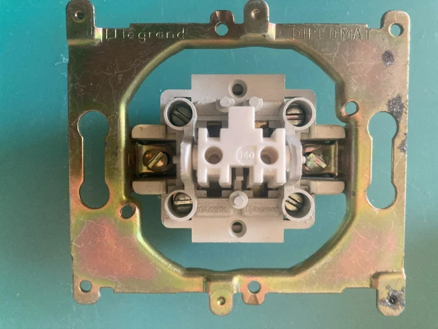 Interrupteur Va-et-vient Legrand Diplomat 88101 - À Vis Ou Griffes - Neuf - Pour Installation électrique Simple