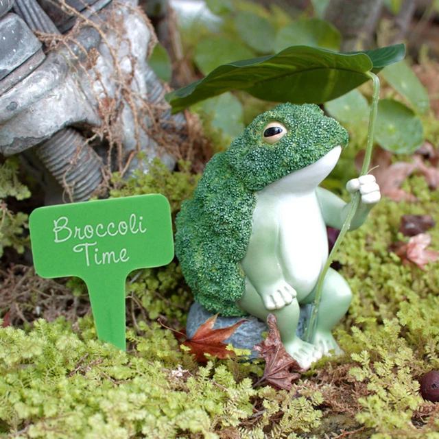 Animal Sculpture Resin Figurine Outdoor Christmas Cabinet Frog Garden Statue