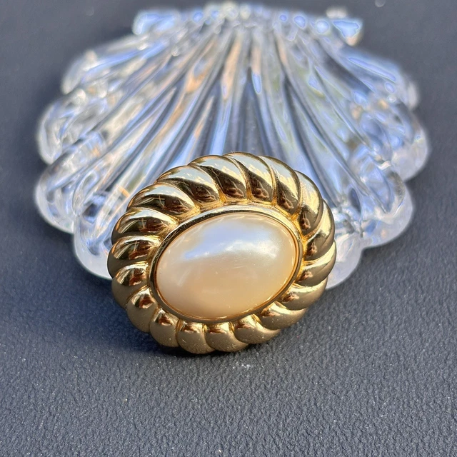 Broche Vintage Strass Logo CC Chanel Ton Or - Italie, Occasion Avec Charme