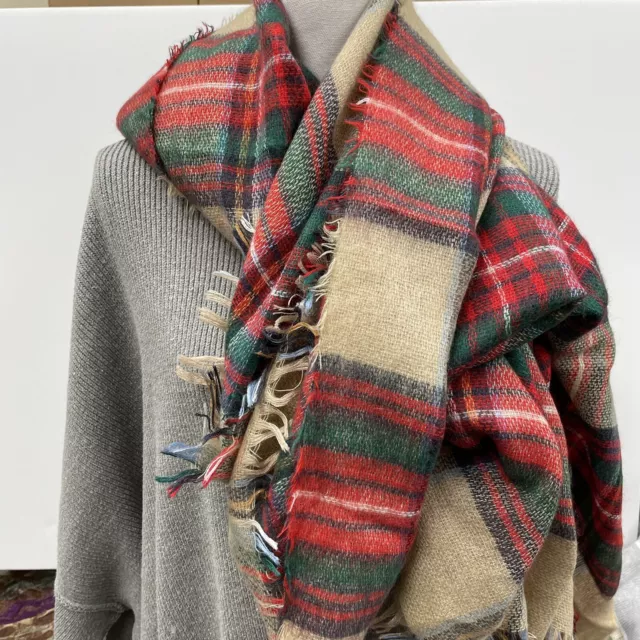 Blanket Scarf Plaid Tartan Knit Fringe Hem Red Cream One Size