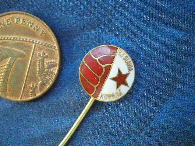 SK Slavia Prague a Czech professional football club in Prague lapel pin  badge