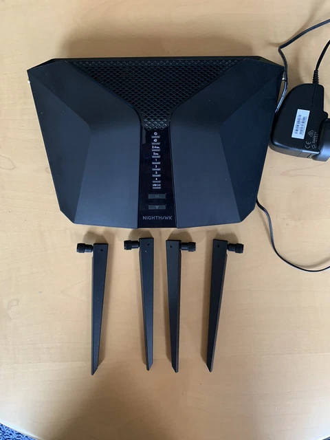 Netgear Nighthawk AX6 RAX50 AX5400 router Wi-Fi a 6 flussi