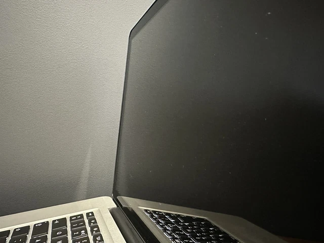 Apple MacBook Pro 2012 15,4" A1286 - Intel Core i7 2,3 GHz - 240 GB di unità di memoria - 8 GB RAM 4