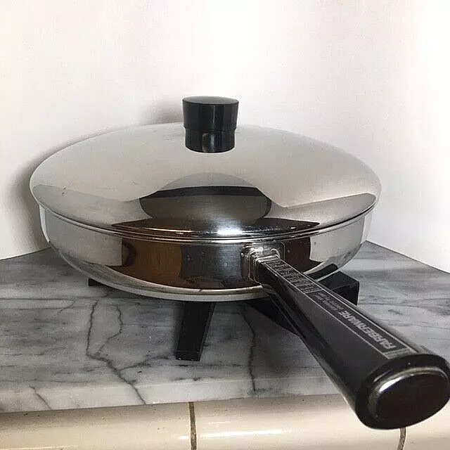 Vintage Farberware 10 “ Electric Skillet Frying Pan, Model 300-B.