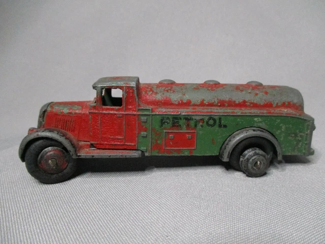 Dinky Toys England SB 1/43 - Studebaker Tank Castrol Grün