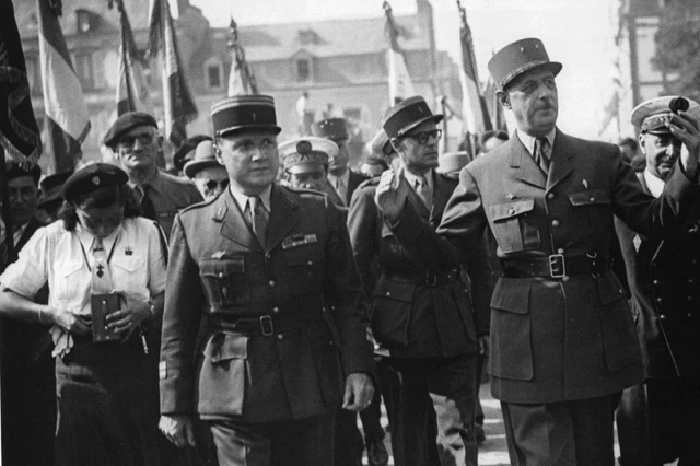 WW2 - PHOTO 20x15 Vannes 1944 - Le Général de Gaulle et le Colonel Rémy ...