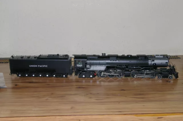 Athearn Genesis Union Pacific challanger with DCC and sound for repair or parts