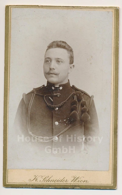 122494, Portraitfoto CDV, KuK-Soldat, Artillerie, Gefreiter mit Vormeisterschnur