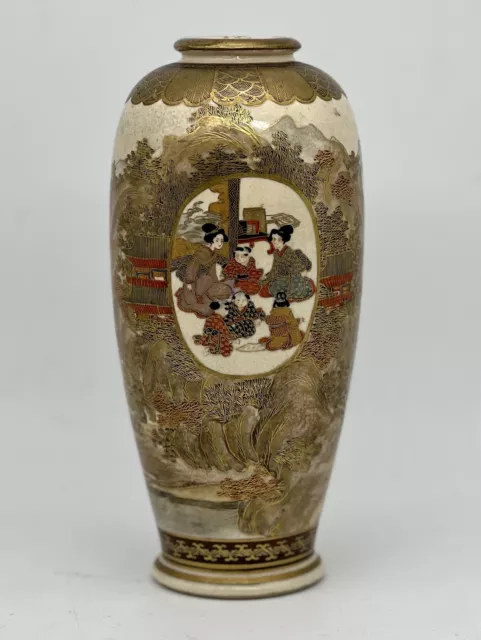 A Fine antique Japanese Satsuma Vase. Meiji Era. Signed