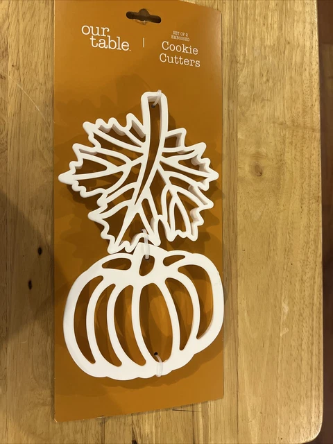 Our Table set of 2 Cookie Cutters Maple Leaf & Pumpkin 5X4X5 NEW