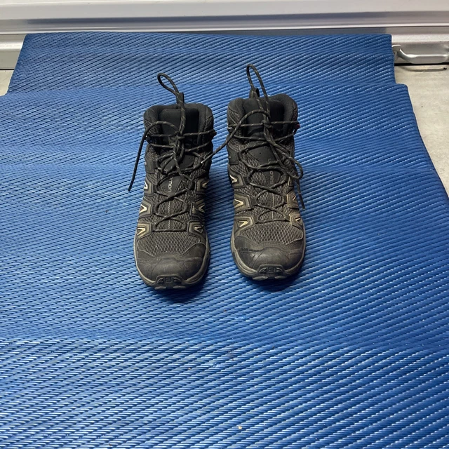 salomon gore tex hiking boots