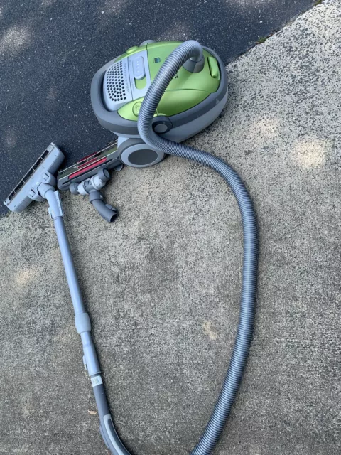 Electrolux REL6986 Ultra Silencer Vacuum CANISTER with 2 Heads Green/Silver Electrolux REL6986 Ultra Silencer Vacuum CANISTER with 2 Heads Green/Silver