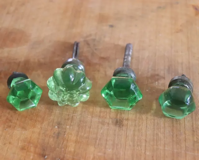 Ancien  bouton de meuble, tiroir en verre et métal vert , style ouraline RARE !