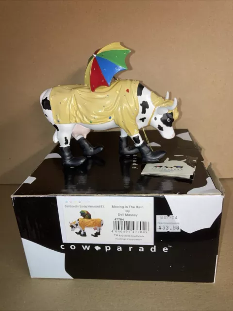 Cow Parade 2003 - Mooing In The Rain by Dell Massey - Figurine 47704 Opened Box