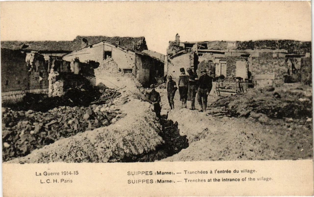 CPA AK Militaire - Suippes - Tranchées a l'entrée du village (697842)