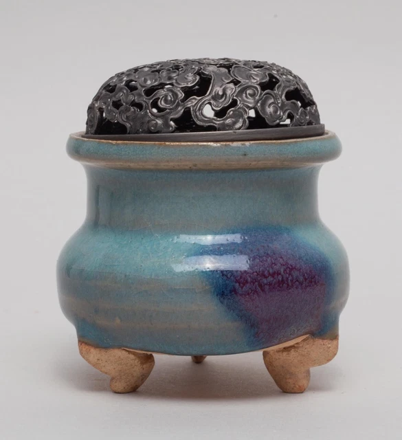 Gift Splashed Censer 13C JIN/YUAN 金/元鈞窯天藍紫斑三足爐ˊa purple-splashed
