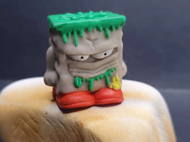 The Trash Pack Series 5 School Trash LITTER LOCKER! ( rare )
