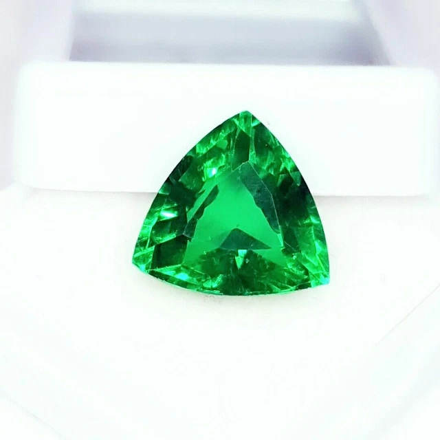 Très beau grenat vert du Brésil de 9,92 carats avec certificat .