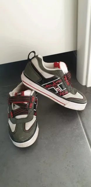 Scarpe Heelys con rotelle e luci n°31 (veste 30 scarso però)