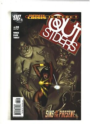 Outsiders #30 NM- 9.2 DC Comics 2006 Starfire & Katana, Infinite Crisis