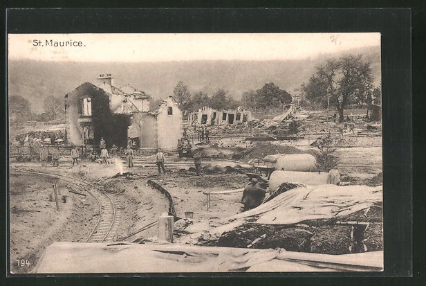 CPA St. Maurice, des soldats zwischen des maisons en ruines
