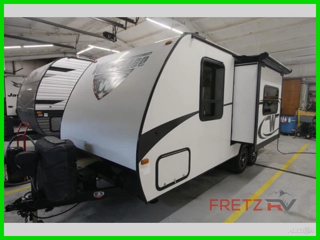2017 Winnebago Micro Minnie 2106FBS Used Travel Trailer RV Camper NADA