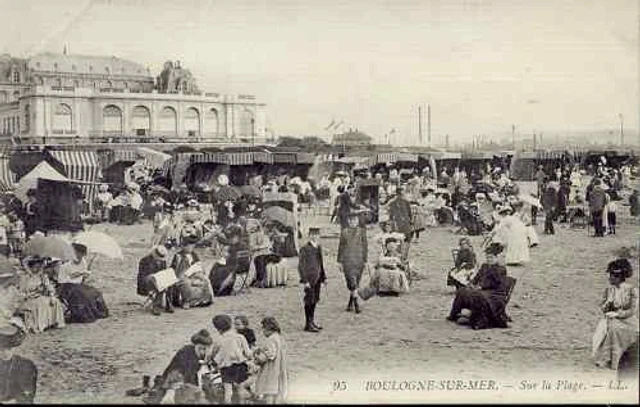 62 - CPA - Boulogne On Mer - La Beach Towel