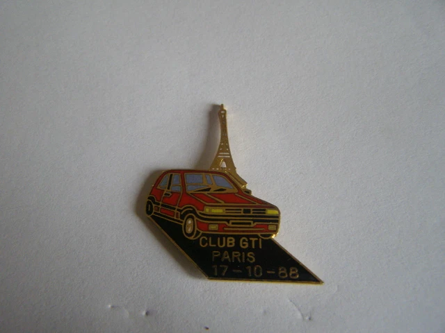 Pin's Tennis / Peugeot 205 - Zamac Signé Hélium Paris (Collection - Occasion)