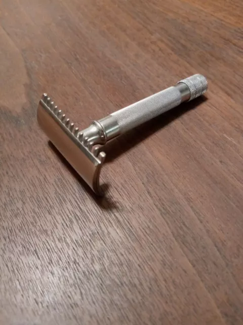 Vintage Gillette Safety DE Razor. Single ring. Open comb.