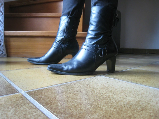 Bottines bottes femme pointure 37 noires 100 % CUIR Bon état ** A VOIR **