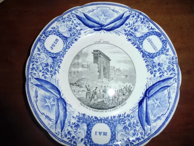 Assiette en faïence de Creil La Révolution de 1848 n°7 aile bleue