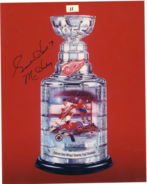 Autographed Gordie Howe 8x10 $20 or Less 70+ picks Shipping $1 for each added