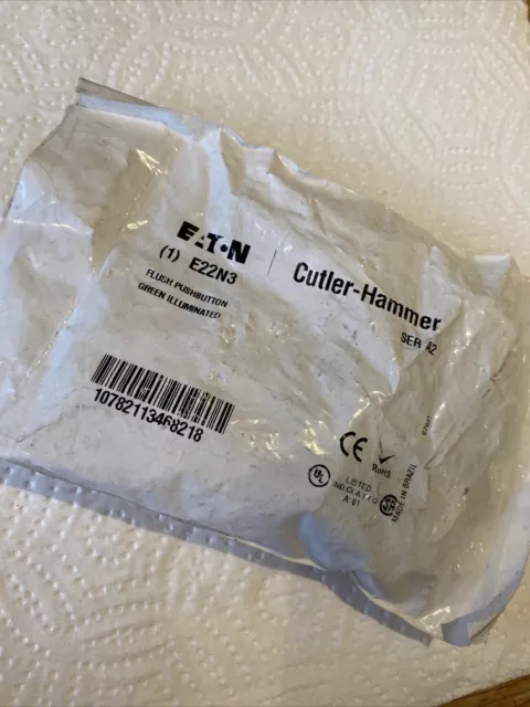 EATON Cutler Hammer E22N3 Flush Pushbutton Green Illuminated (NEW)