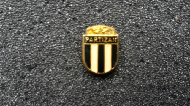 Alte Anstecknadel FK Partizan Belgrad Serbien / Jugoslawien