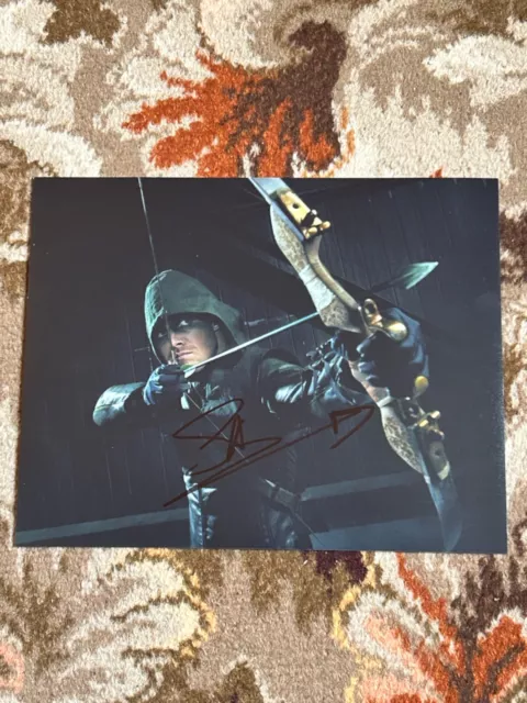 Stephen Amell signed autograph. (Very dark signature )10 by 8 Arrow. Slight dama