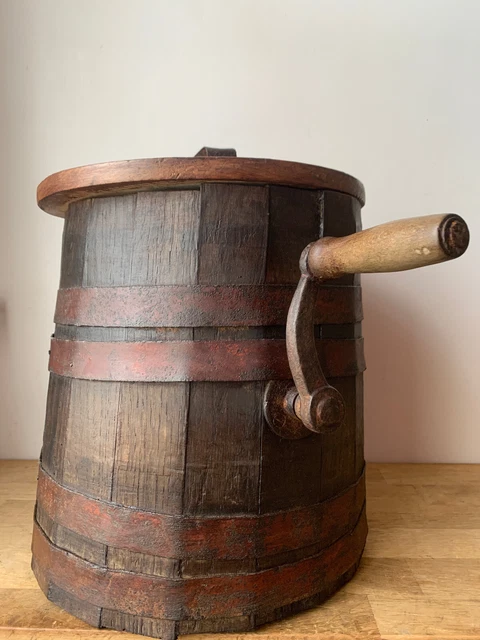 ANCIENNE BARATE EN bois, style tonneau avec mécanisme, art populaire ...