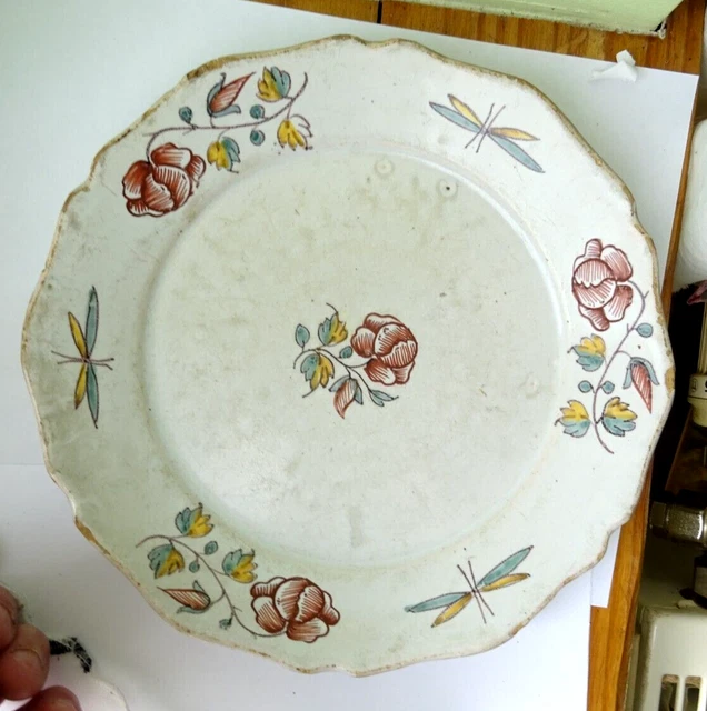 assiette  au papillon 18eme faience nevers? la rochelle?meillonas?moustiers?