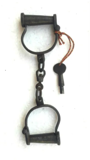 New Style Antique Cuff Handcrafted Fine Iron Lock & Key Handcuffs