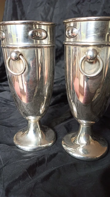 Vasi piedistallo argento William Hutton and Sons (coppia)