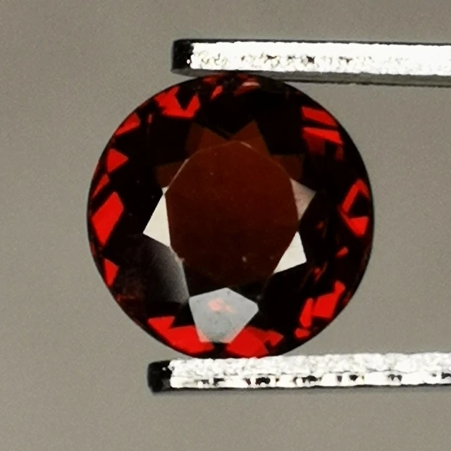 Grenat Spessartite naturel de NAMIBIE - VS - Ronde 0.90 Carat