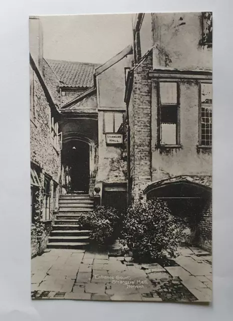 Unposted Jarrolds Series Postcard - Entrance Court, Strangers Hall, Norwich #B